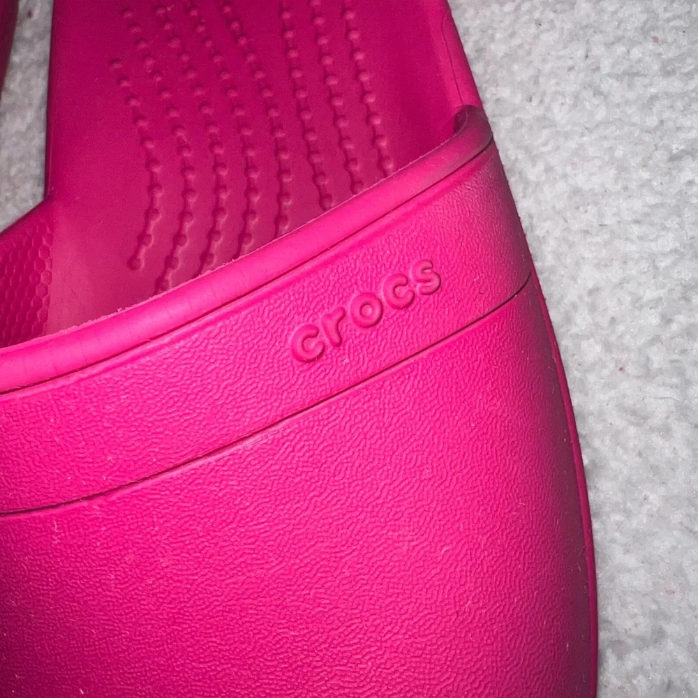 CROCS Kids Iconic Sandal Classic Flip Flop Slides | Size 2 | Pink |